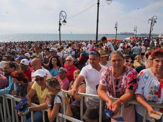 Oamenii av venit în număr mare la parada de Ziua Marinei