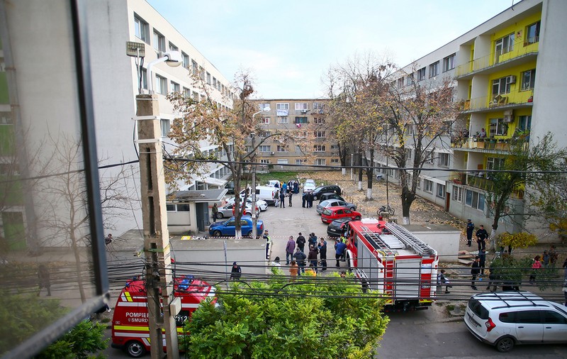 Bilanțul victimelor dezinsecției de la Timișoara: 45 de locatari, dintre care 32 copii, sunt internați. Zeci de oameni au fost evacuați