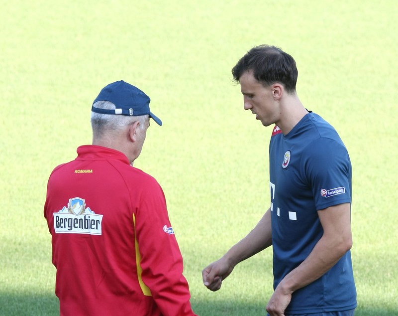 Scandal între Napoli și FRF. Italienii acuză Federația română că l-a forțat pe Chiricheș în dubla cu Ungaria și Grecia din preliminariile Euro 2016. A fost titular cu Empoli