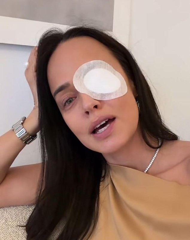 Ce a pățit Andreea Raicu la ochi: „Este al naibii de dureros”