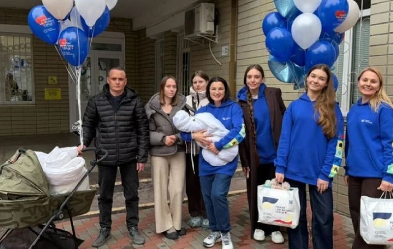 Bebelușul ucrainean născut prematur după ce mama sa a murit în atacul rusesc de la Kiev a fost externat: „Miracolul Nazarcik! A suferit 4 operații pe creier”