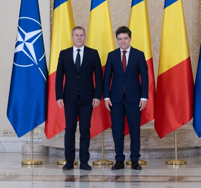 Ceremonia de depunere a juramantului de investitura in functie a unor membri ai Curtii Constitutionale, la Palatul Cotroceni, duminica, 13 iulie 2025. In imagine: Dacian Cosmin Dragos si Nicusor Dan. ALEXANDRA PANDREA/GMN/MEDIAFAX FOTO