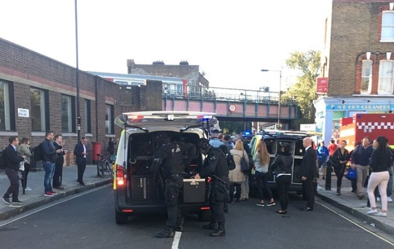 VIDEO | ISIS a revendicat atacul de la metroul din Londra. Bomba artizanală a explodat parțial