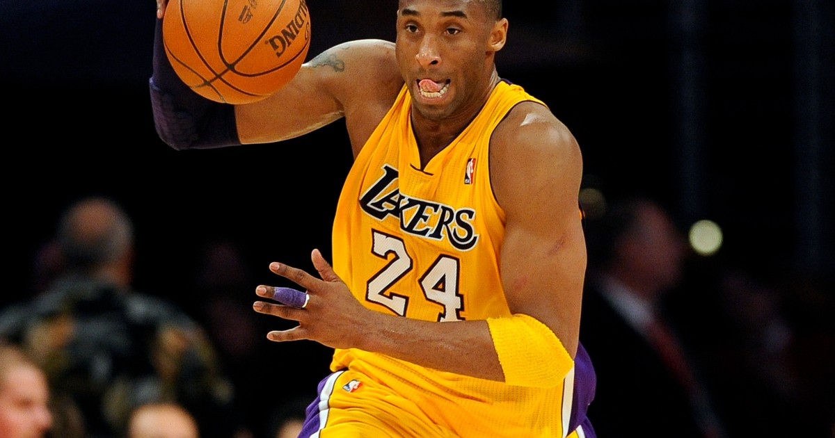 Elicopterul lui Kobe Bryant nu avea voie să zboare pe ceață. Kobe Bryant în tricoul echipei de baschet Los Angeles Lakers