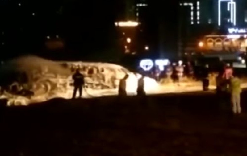 Accident aviatic în Istanbul. Un avion de mici dimensiuni s-a prăbușit și a luat foc