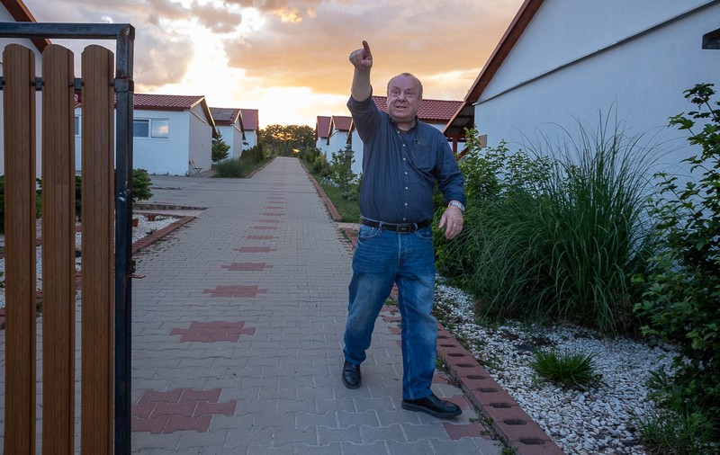 Viorel Paşca gonea oamenii din azile, ca să elibereze paturile. „L-am dus până în satul lui, l-am dus la Salonta, apoi la Oradea şi în multe alte locuri, în speranţa că i se va face cuiva milă de el”, povestea Paşca despre un bolnav psihic