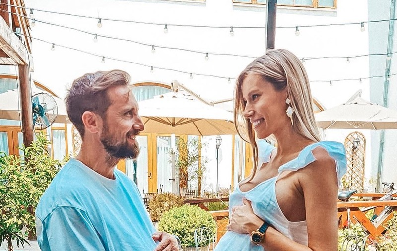 Gabriela Prisăcariu a publicat primele imagini cu chipul fiului ei. „Shhhh! Să nu afle Dani”