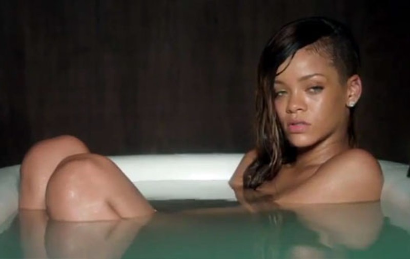 Rihanna, complet GOALĂ în noul videoclip "Stay" | VIDEO