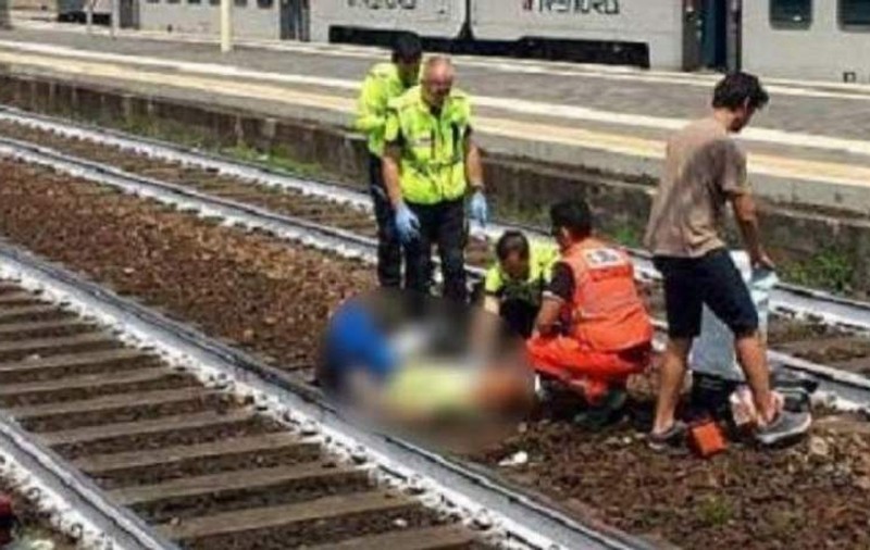 O româncă de 40 de ani s-a aruncat în faţa trenului, în Italia. Femeia lucra ca îngrijitoare pentru bătrâni