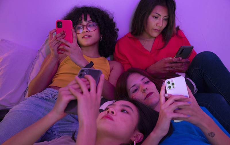 Generația TikTok a României. 41% dintre tineri nu verifică informațiile, iar opt din zece au primit conținut despre alegerile din România!
