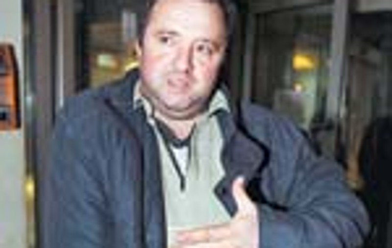 'Ma arunc de pe bloc!'