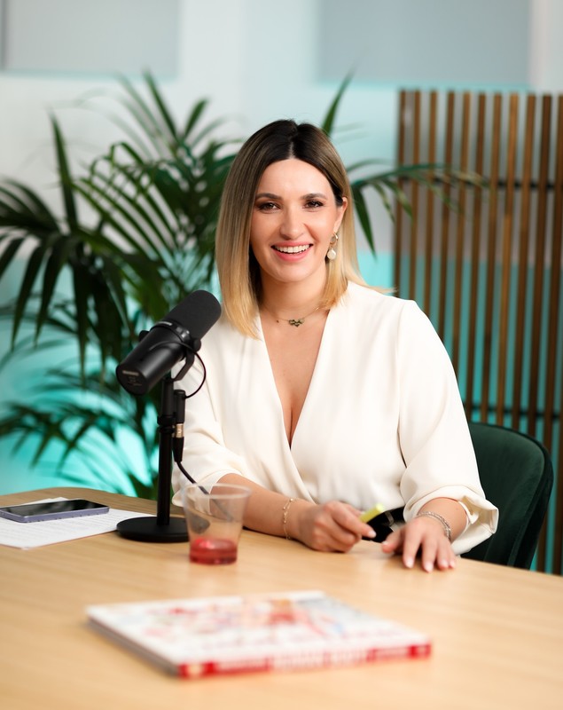 Ela Crăciun recunoaște fără rețineri la un an de când și-a lansat podcastul: „Influenceri care câștigă zeci de mii de euro din online nu sunt foarte mulți. Mă costă enorm” EXCLUSIV