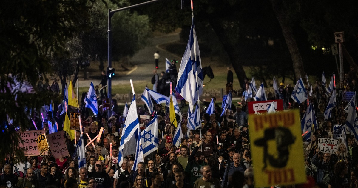 Israelieni protestând în stradă după votul din Israel împotriva UNRWA declanşează proteste globale Sursă: Profimedia