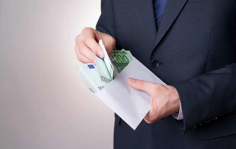 Robin Hood al Italiei, condamnat. Managerul de bancă fura bani să le dea săracilor împrumuturi