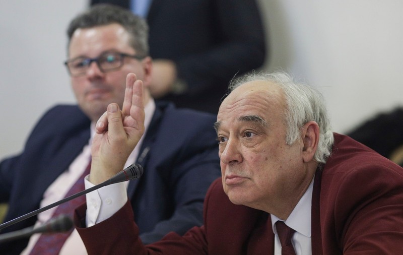 Ion Ghizdeanu împărțea sume uriașe din fondul creat de Dragnea și Vâlcov în timp ce Guvernul Orban aștepta votul de învestitură
