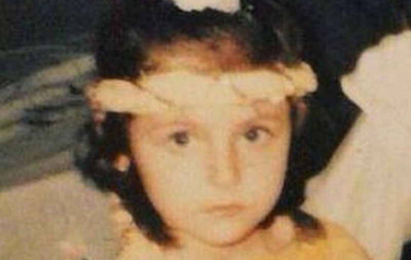 CINE crezi că e SCUMPETEA asta MICĂ? A devenit o CÂNTĂREAŢĂ CUNOSCUTĂ de la NOI şi e PRASPĂTĂ MĂMICĂ! 