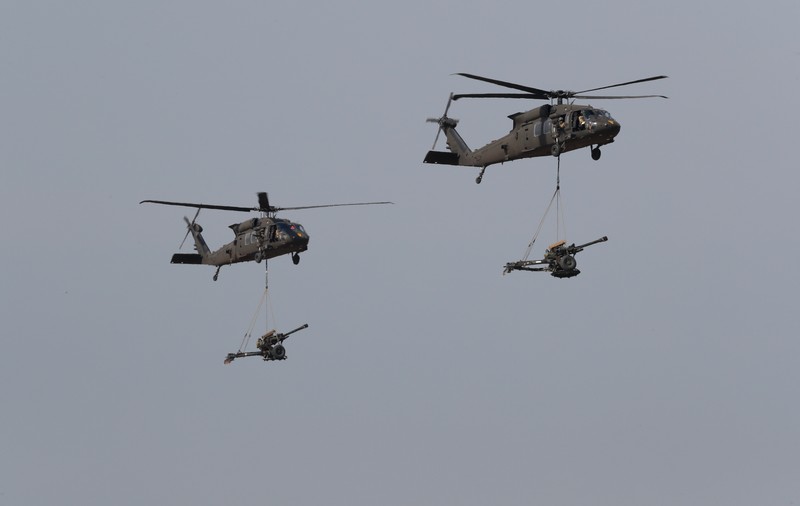 Două elicoptere Black Hawk ale armatei SUA s-au prăbușit în timpul unor antrenamente. Nouă persoane au murit