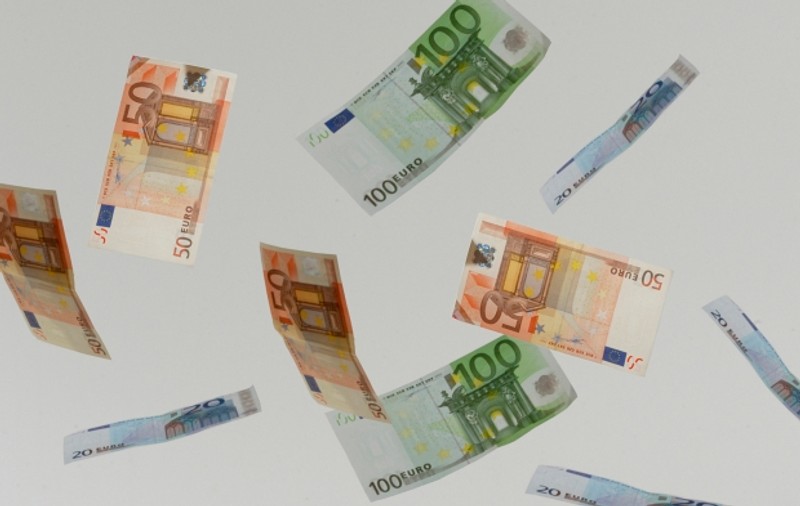 Românii din Spania îşi plătesc impozitele