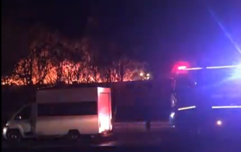 Noi imagini cu incendiul din Piața Matache din București. Au ars mai multe magazine