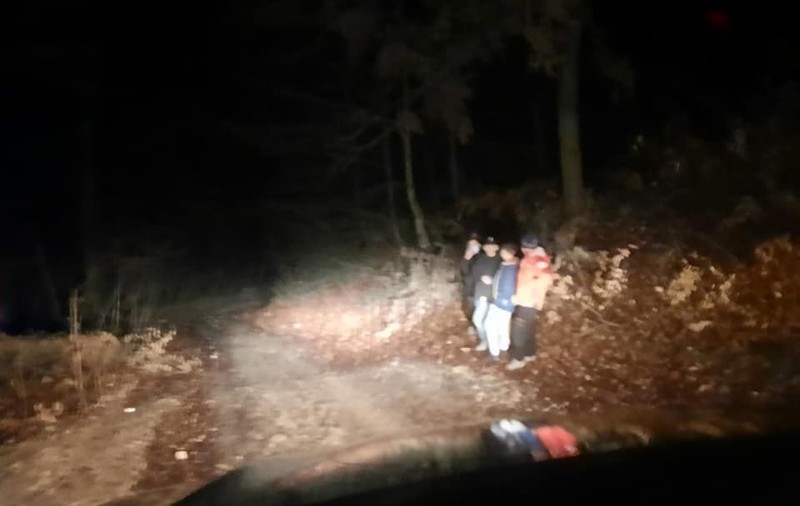 Șase turiști rămași pe Tâmpa după oprirea telecabinelor, coborâți de salvamontiști