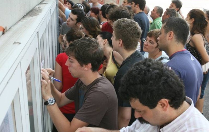 Noi perle de la BAC: "Trăsăturile genului epic: blondă, 90-60-90, ochi albaştri"