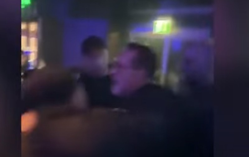 Fost vicecancelar al Austriei, implicat într-o încăierare cu bodyguarzii unui club din Viena, după ce aceștia l-au trezit din somn | VIDEO