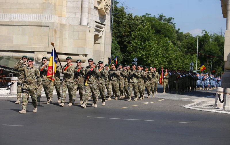 Ceremonie la Arcul de Triumf pentru militarii întorși din Afganistan. „O zi încărcată de emoție și recunoștință”
