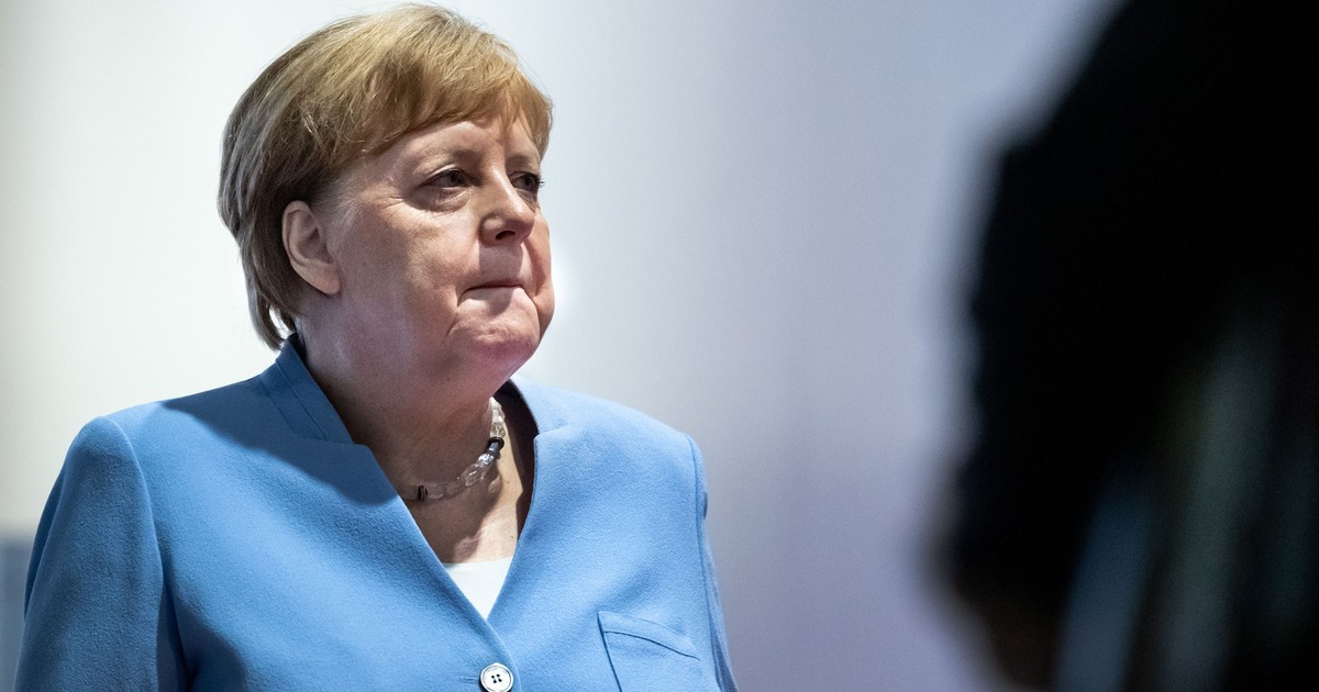 Agențiile de spionaj din toată lumea vor să intre în posesia dosarelor medicale ale Angelei Merkel pentru a afla ce se ascunde în spatele crizelor ei de tremurat