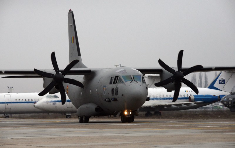 Probleme pentru o aeronavă MApN cu 7 militari la bord, în timpul unui zbor de rutină. Echipajul a aterizat fără un motor