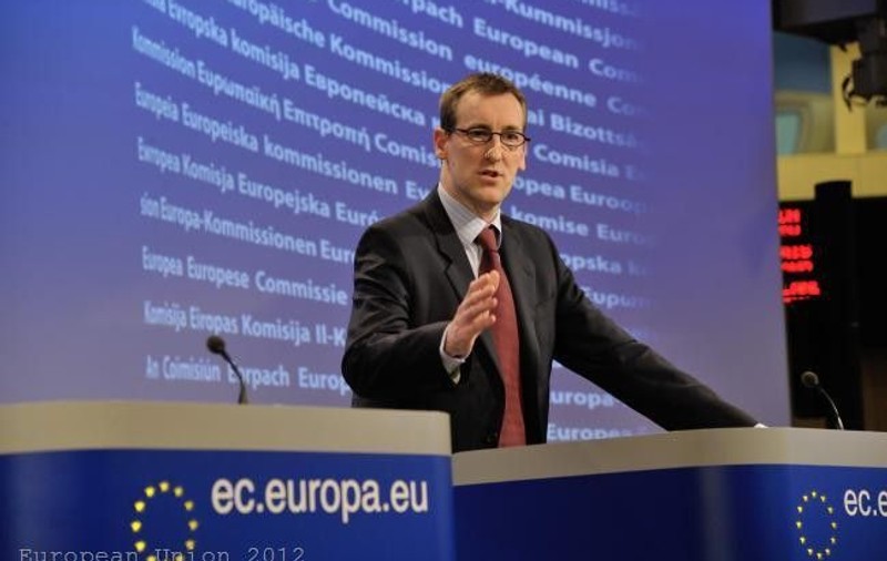 UE: "Comasarea alegerilor europarlamentare cu referendumul pentru modificarea Consituţiei, o chestiune internă”