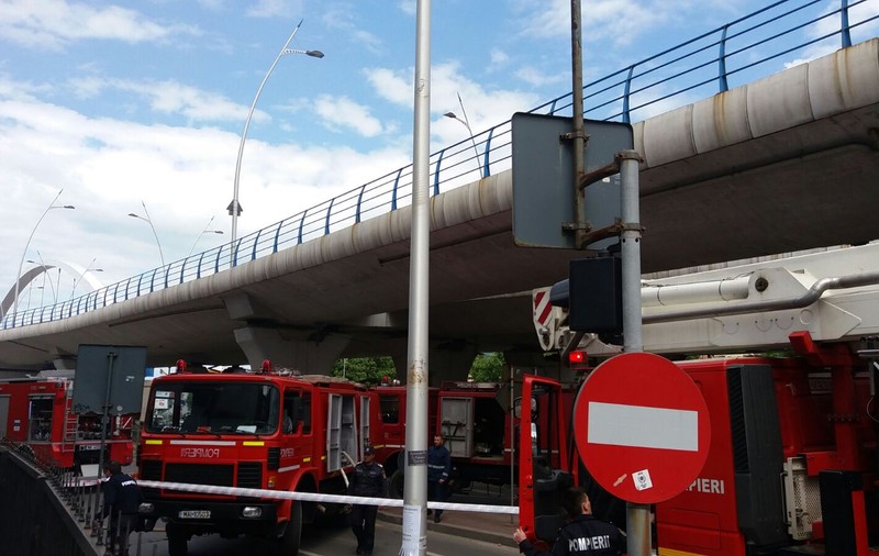 Incendiu într-un bloc din București | 65 de persoane evacuate FOTO