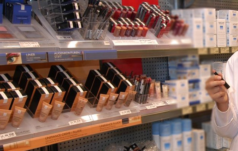 Mostrele de cosmetice din magazine sunt periculoase pentru sănătate