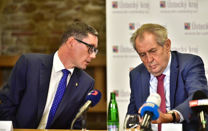 Purtătorul de cuvânt al președinției din Cehia s-a căsătorit cu o refugiată ucraineană. Cum s-au îndrăgostit