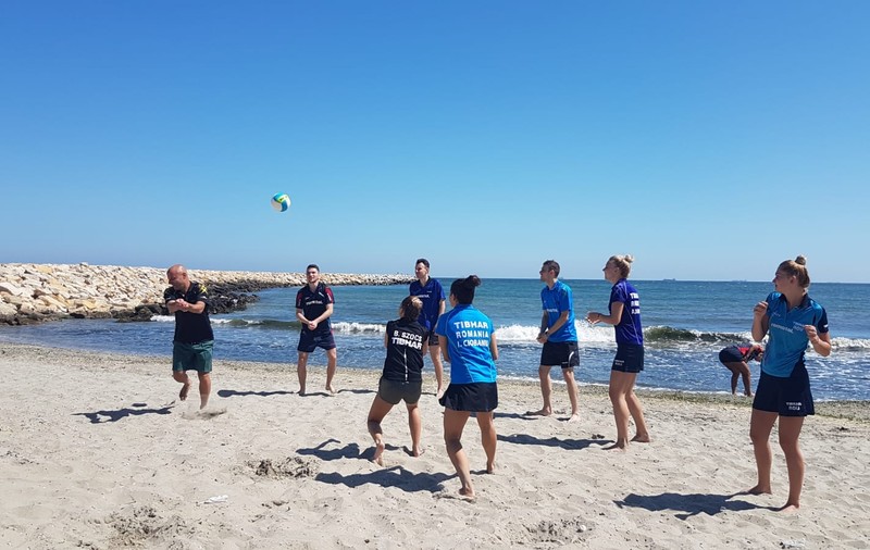 Tenis de masă. Relaxare cu volei pe plajă, înaintea Campionatului European