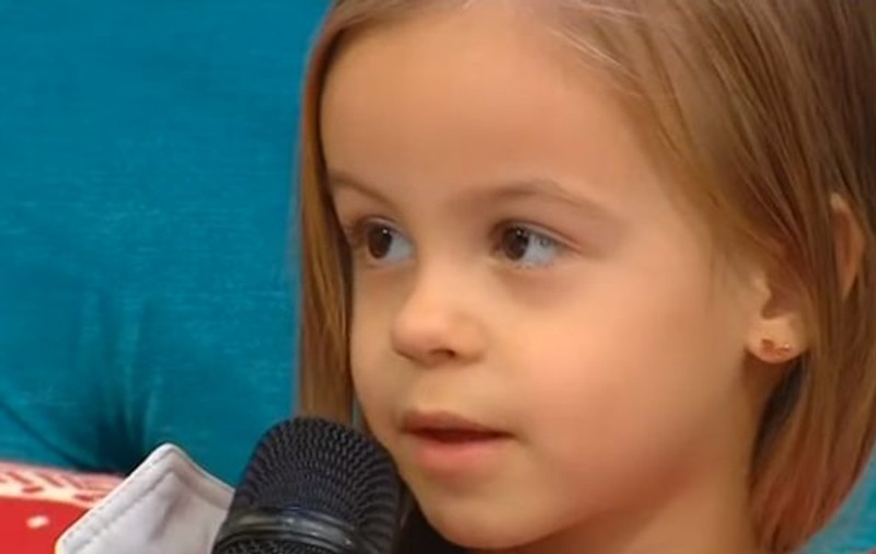 Răspunsul fetiței Andei Adam când a fost întrebată: "Unde o pupă tati pe mami?". A zis foarte clar