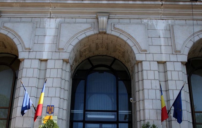 Ministerul Finanțelor îl contrazice pe Tudose: Contribuțiile sociale și de sănătate vor fi preluate de angajați din 2018, dar angajatorii sunt obligați să le rețină și să le vireze