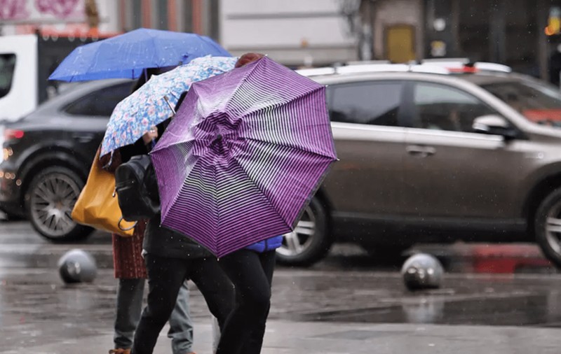 Noi avertizări meteo. Jumătate de țară, sub cod galben de ploi torențiale, până duminică seară