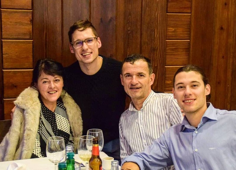 Familia Sabou reunită la o cină