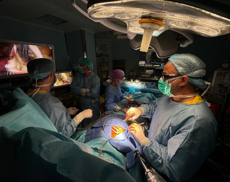 Premieră naţională la Spitalul Universitar de Urgenţă Bucureşti: Înlocuire valvulară aortică realizată printr-o incizie de numai 3 cm