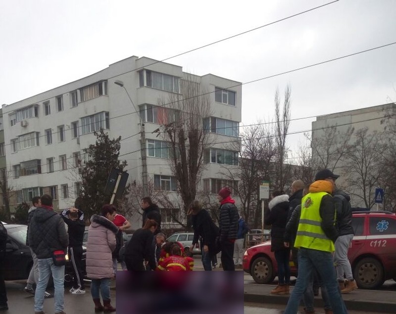 Doi copii și o femeie, răniți de o mașină pe trecerea de pietoni în Galați | FOTO