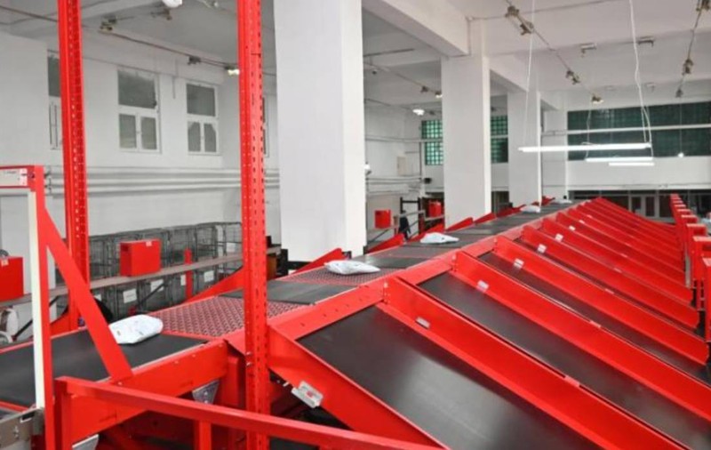 Poșta Română, investiție de 500.000 de euro la Galați: a cumpărat un echipament care sortează automat coletele