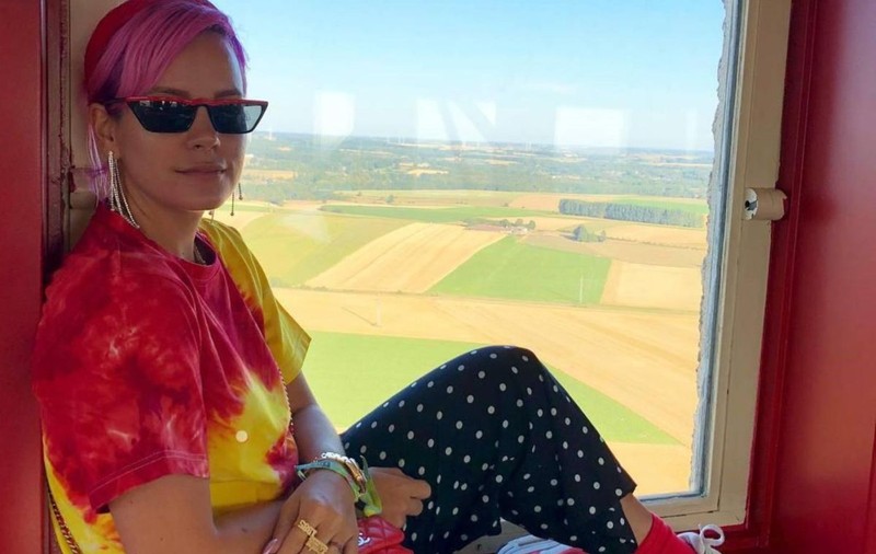 Cântăreața Lily Allen a mărturisit că a plătit prostituate pentru sex