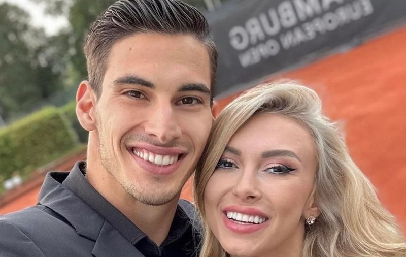 Cu ce se ocupă părinții lui Victor Cornea. Andreea Bălan a mers la Sibiu și i-a cunoscut deja