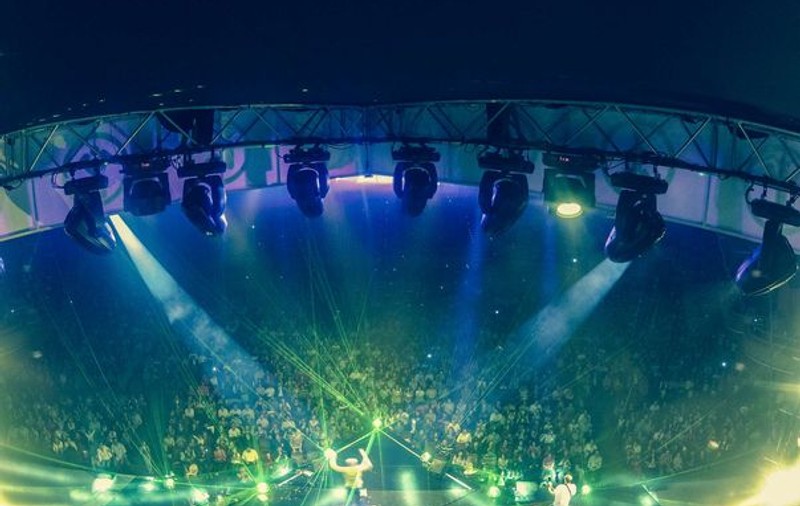 Peste 8.000 de fani au dat "vina pe Voltaj" la Sala Palatului