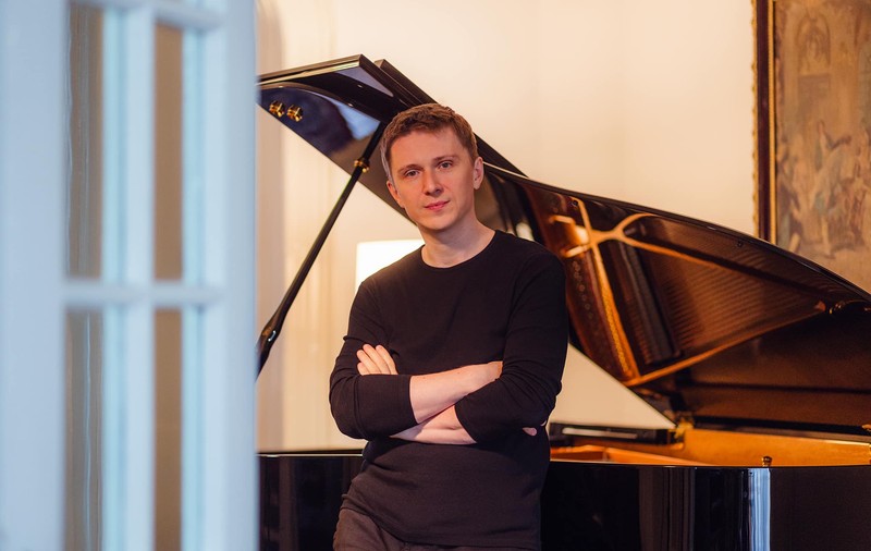 Sergiu Tuhuțiu prezintă „Piano Colours”, un spectacol de muzică clasică, electronică și dans contemporan. Când are loc evenimentul