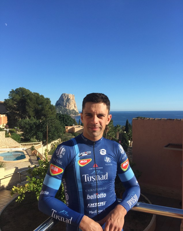 Campionul paralimpic Eduard Novak aleargă Turul Valenciei. ^Primul sportiv cu dizabilități din lume care va concura împotriva elitei ciclismului