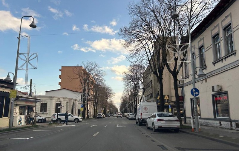 Modificări în traficul din Constanța. Zeci de locuri de parcare vor fi desființate, apoi transformate în bandă de autobuze