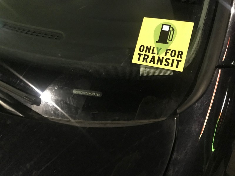Autorităţile maghiare obligă şoferii în tranzit să afişeze acest sticker