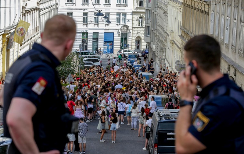 Atac terorist dejucat în Viena: mărturisirea tânărului de 19 ani care plănuia „un atentat cu explozibil” la concertul lui Taylor Swift