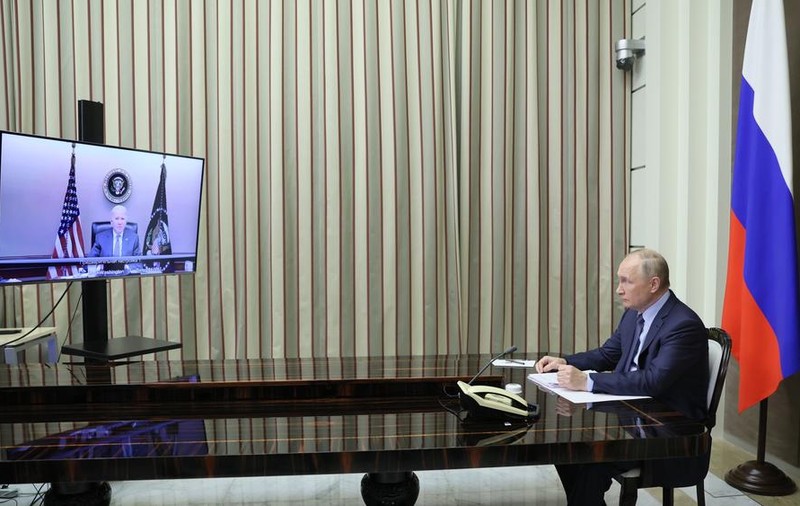 Joe Biden și Vladimir Putin vor discuta azi despre criza din Ucraina